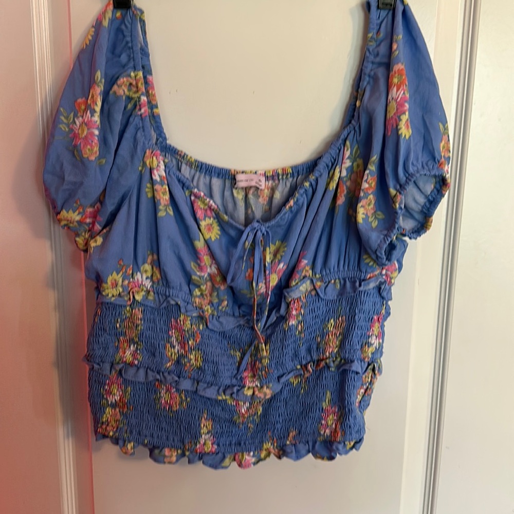 Juniors' SO® Cinch Front Puff
Sleeve Top